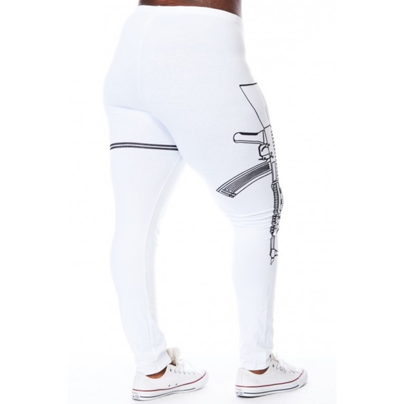 1x-3x New Plus Size Gun Leggings - Picture 4 of 7